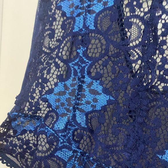 Blue lace and mesh teddy - Picture 4 of 10
